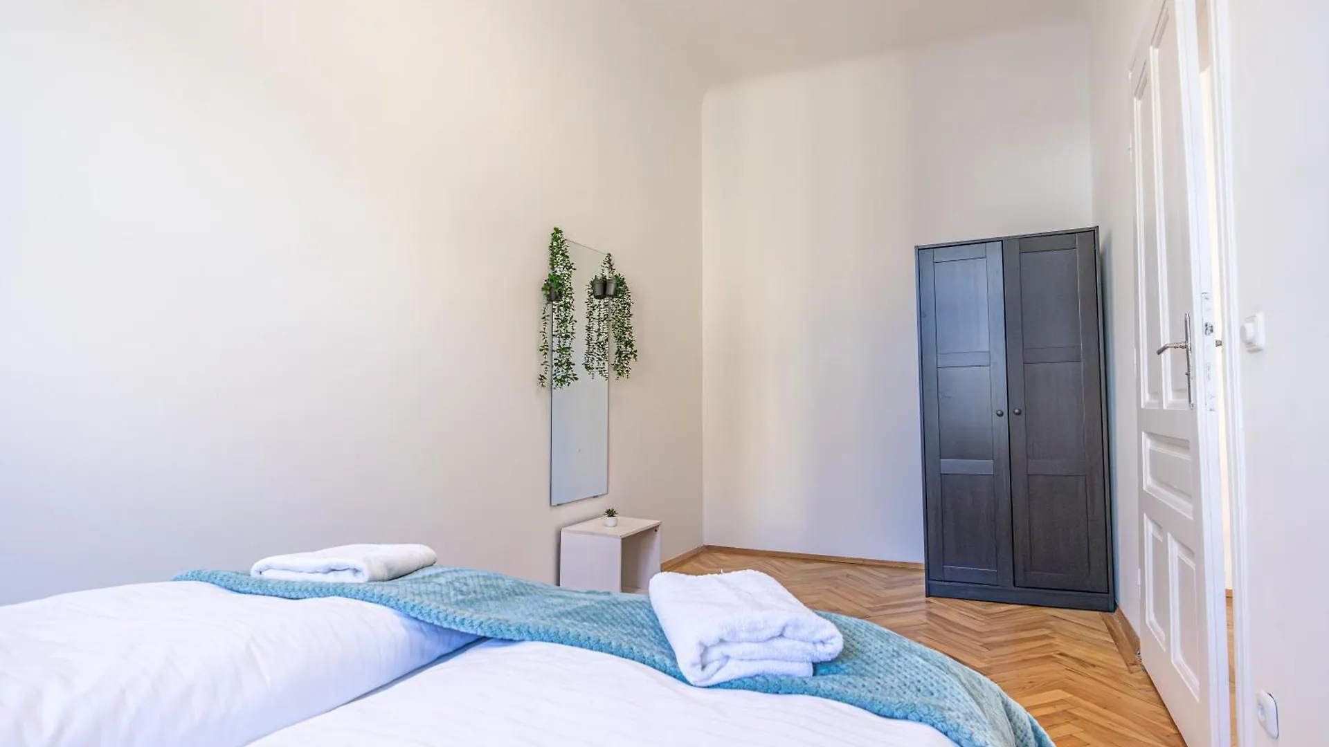Comfortable & Amazing 2 Bedroom Hideaway W Local Flair Вена
